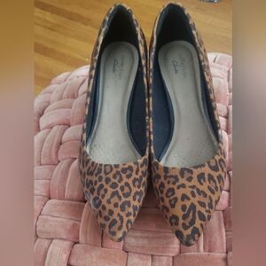 Cute kitten heel Clark pumps.